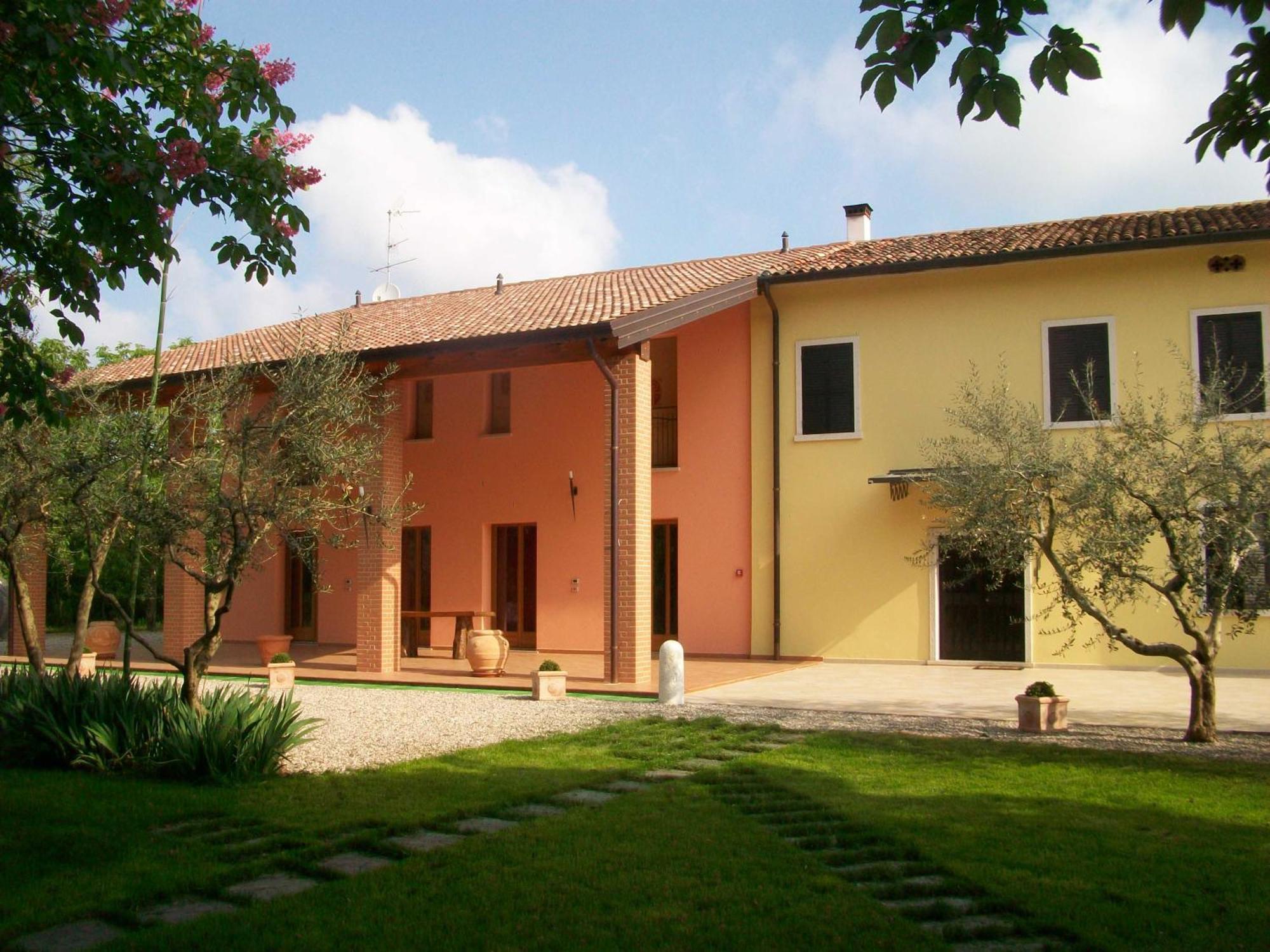 Agriturismo Radamez Monzambano Buitenkant foto